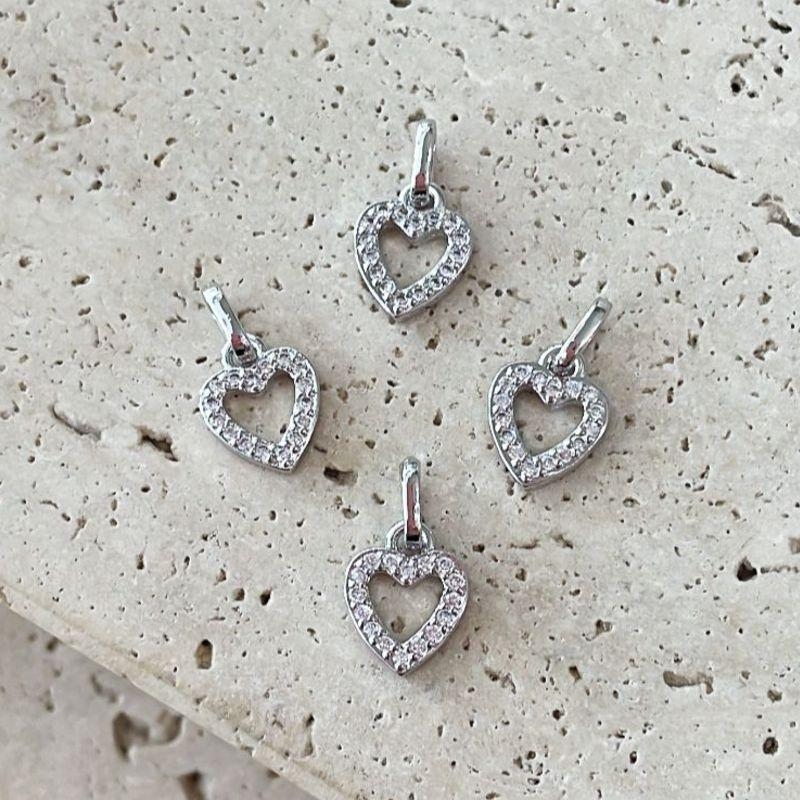 Pingente Coração Vazado Cravejado Mini  (0,8x0,7cm)