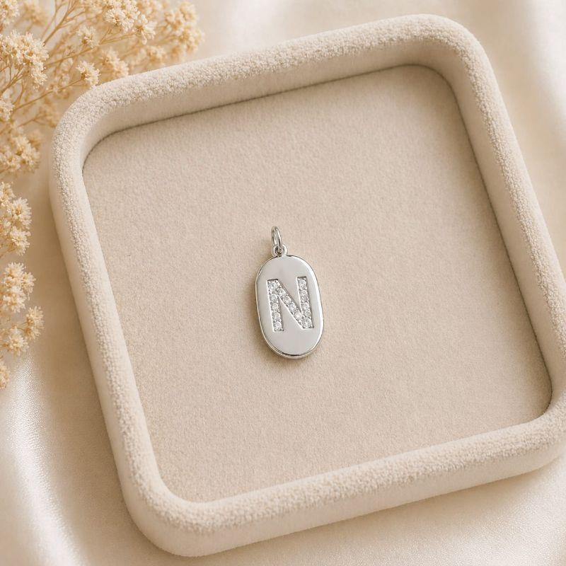 Pingente Letra Oval Cravejada N (19x10mm)