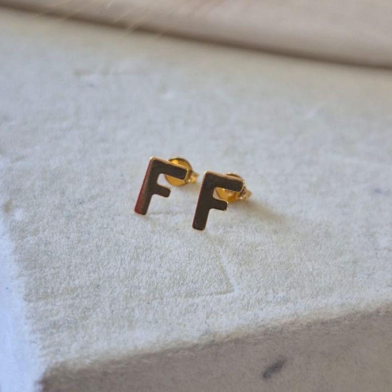 Brinco Fixo Letra F