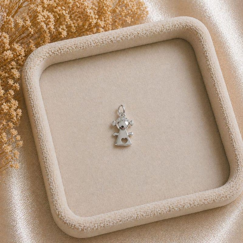 Pingente Menina Mini Coração 1cm