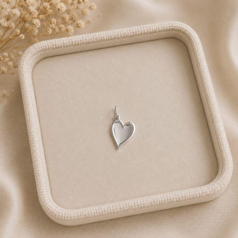 Pingente Coração Liso com Margem Lateral (1,5x1,1cm)