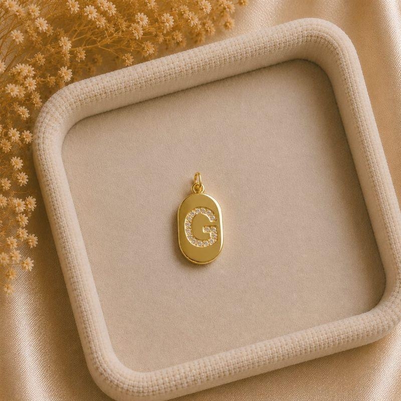 Pingente Letra Oval Cravejada G (19x10mm)