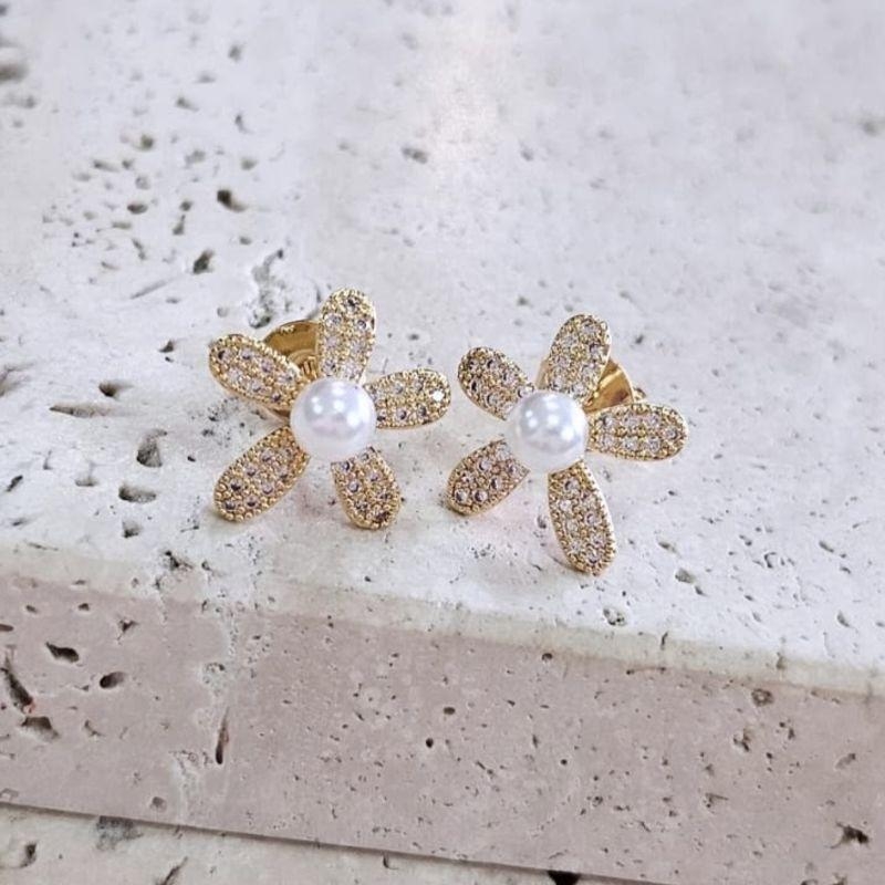 Brinco Flor Cravejafa Miolo de Perola