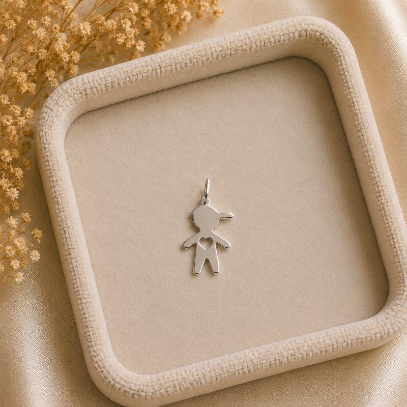 Pingente Menino Liso com Coração (1,2x2,2cm)