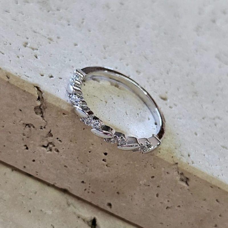Anel Aparador Folhinas e Zirconias N12
