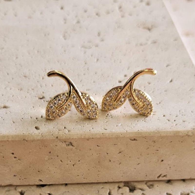 Brinco 2 Folhas Cravejadas