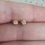 Brinco Bolinha com Zirconia no Meio