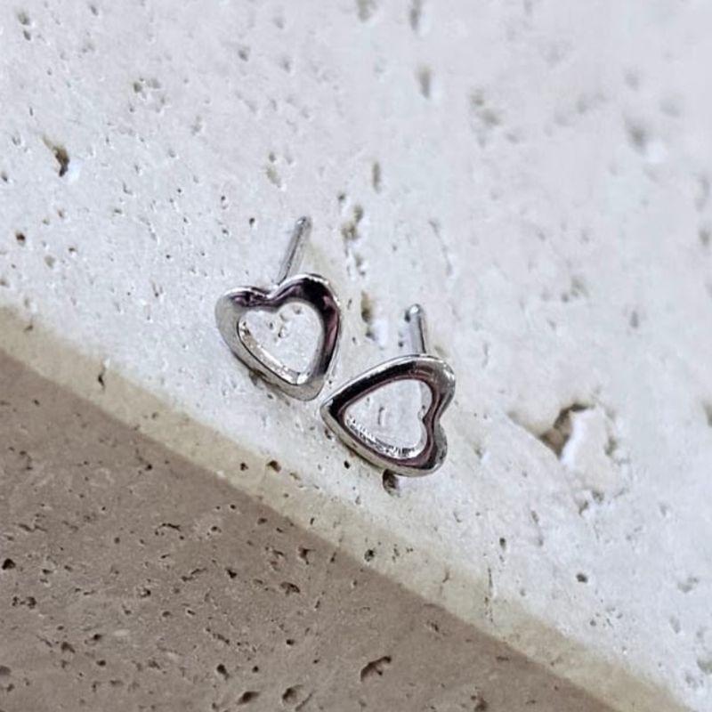 Brinco Solitario Coração Vazado Peq