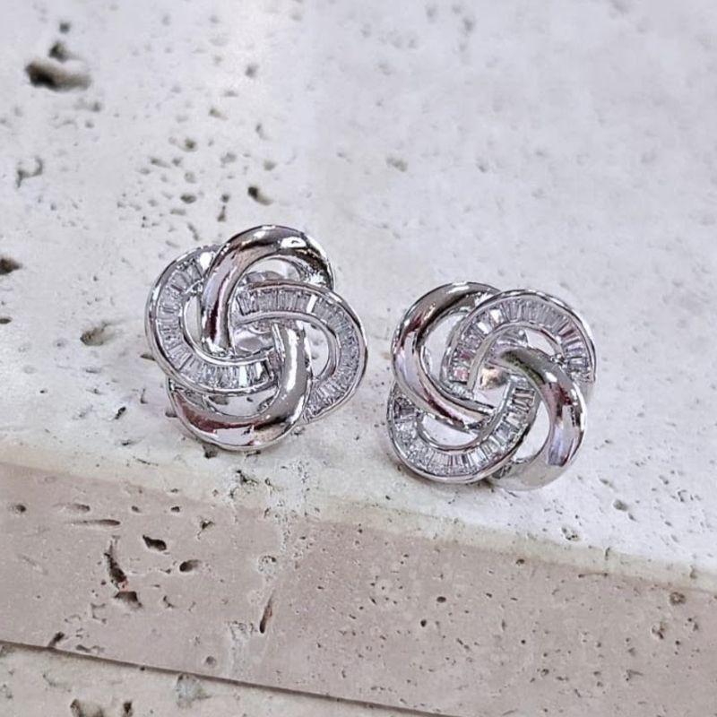 Brinco Entrelaçado Liso e Navete