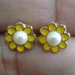 Brinco Infantil Girassol com Miolo de Perola