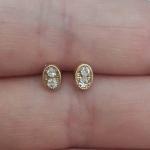 Brinco Oval com 2 Zirconias