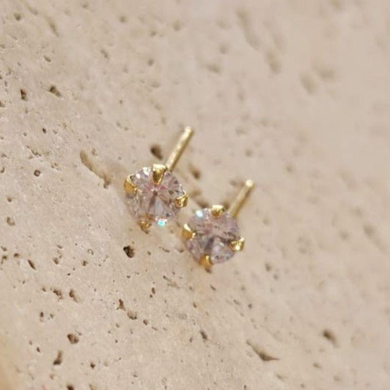 Brinco Ponto de Luz Redondo 4mm