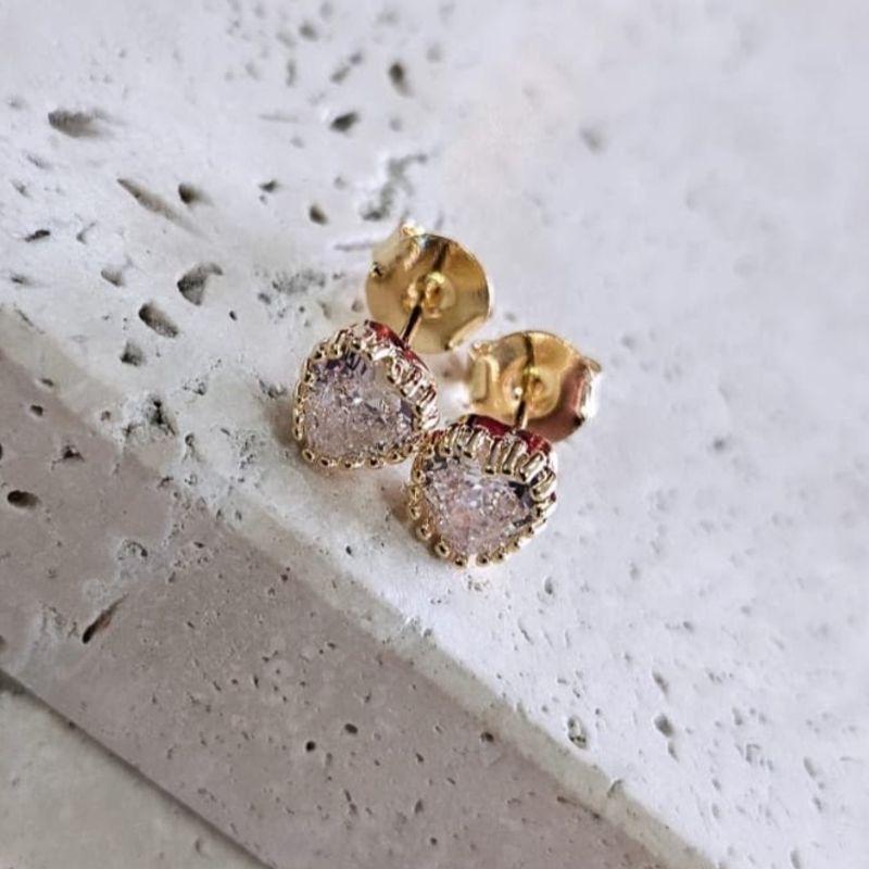 Brinco Coração Cravação Inglesa com Bolinhas Pequeno