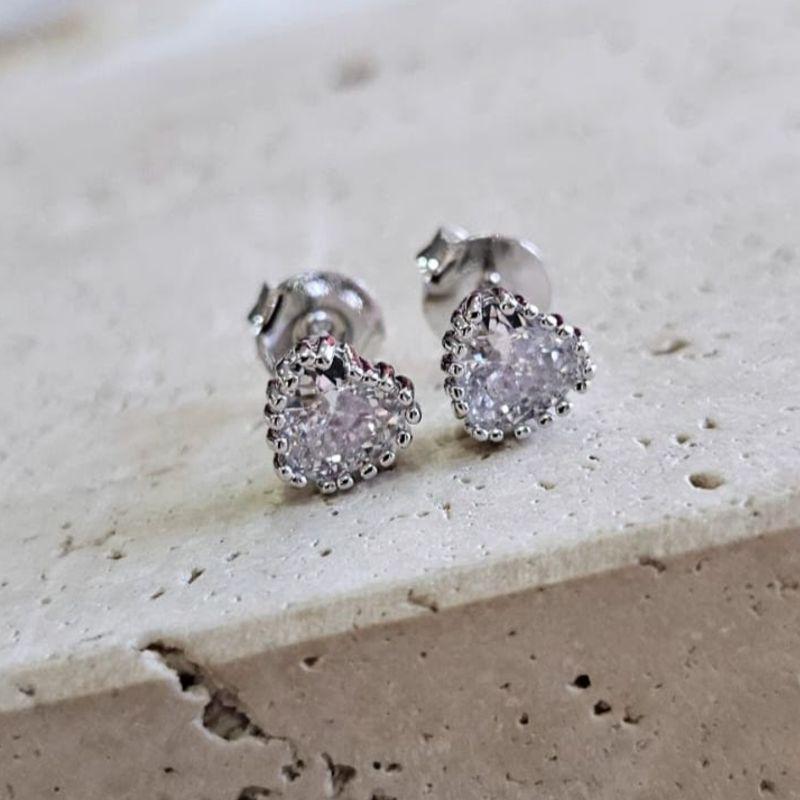 Brinco Coração Cravação Inglesa com Bolinhas Pequeno