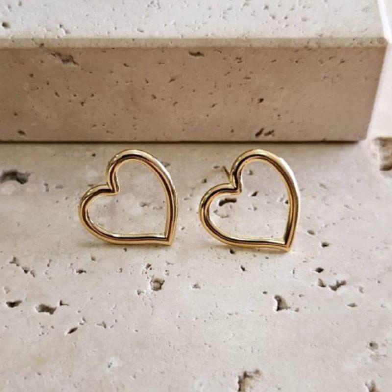 Brinco Coração Torto Vazado