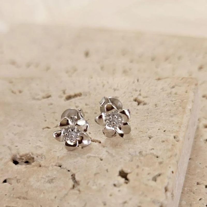 Brinco Flor Miolo Pontilhado Peq