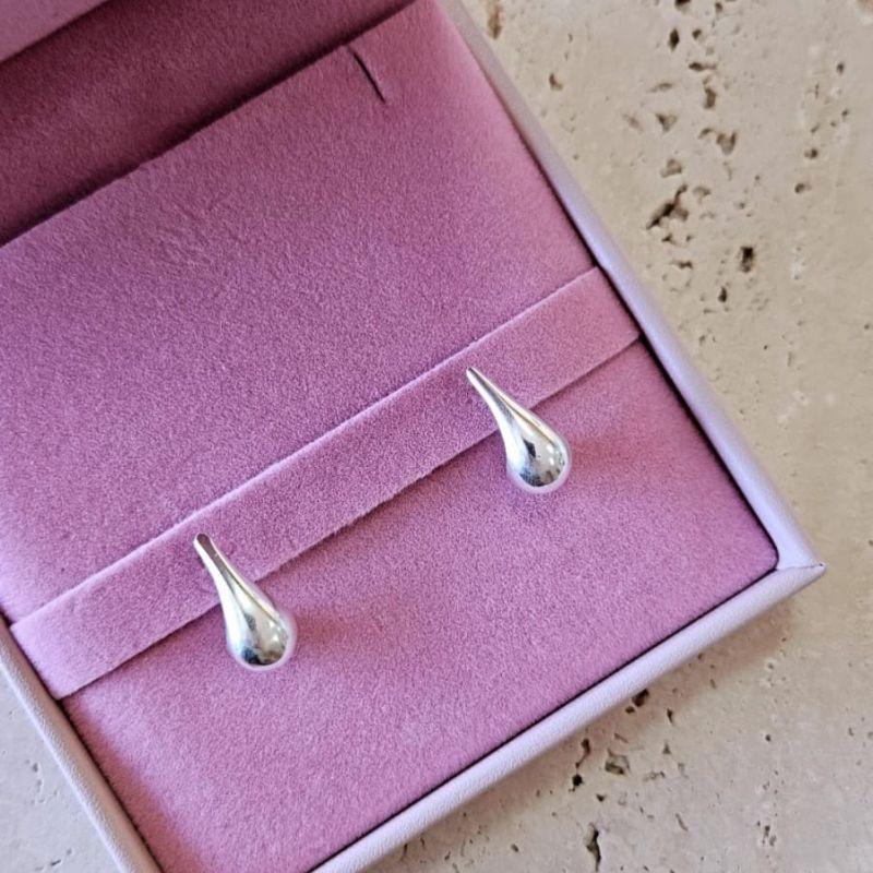 Brinco Gota Moderna Media Prata