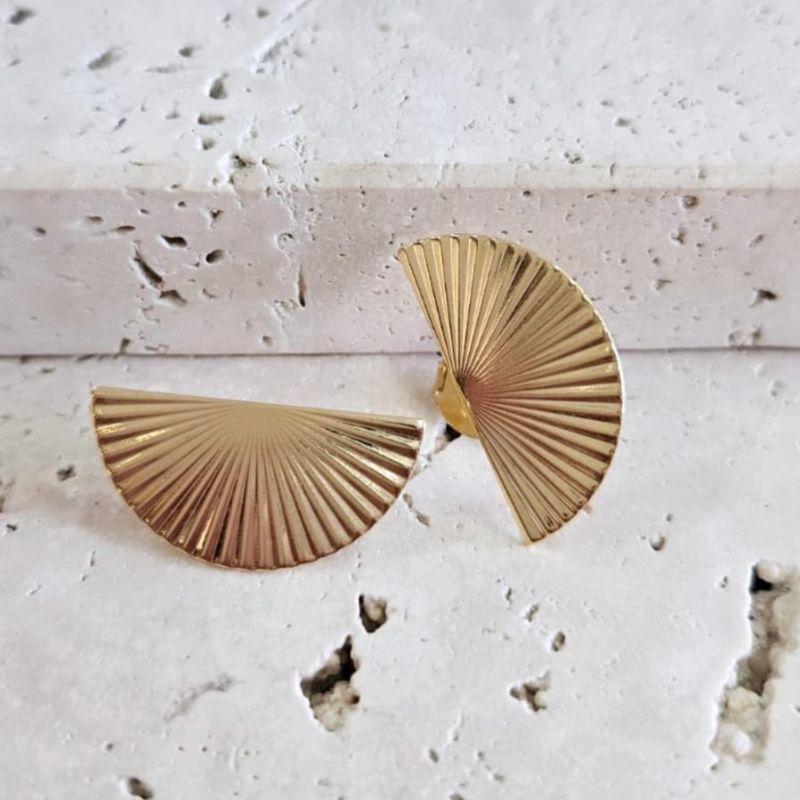 Brinco Meio Leque Plissado