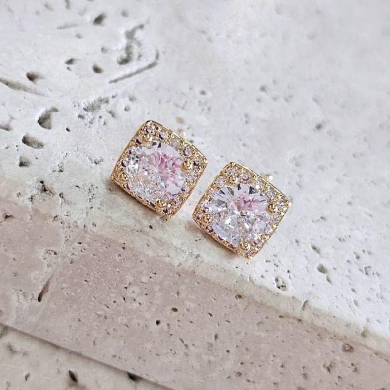 Brinco Quadrado Cravejado Zirconia Cristal Pequeno