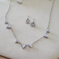 Conjunto Choker Bolinhas e Zirconia Triangulo