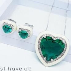 Conjunto Coração com Pedra Esmeralda e Resina 