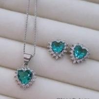 Conjunto Coração Pedra Cravejado Verde