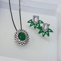 Conjunto Luxo Pedra Verde Cravejado G