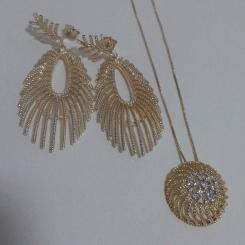 Conjunto Pena Com Aplique 