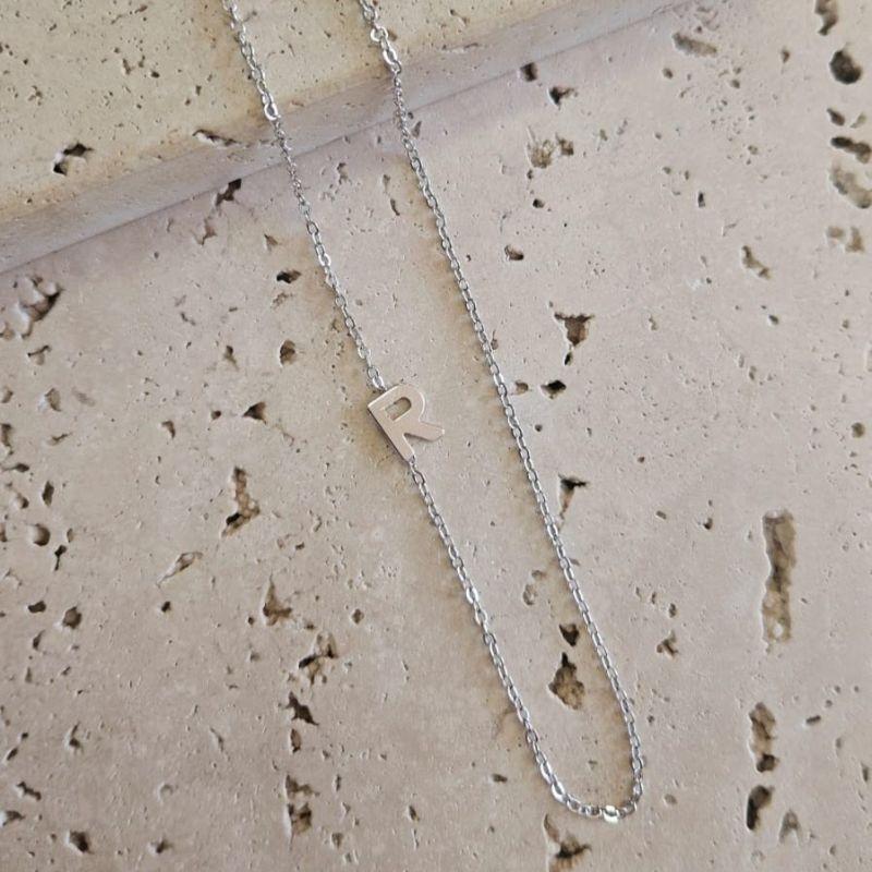 Gargantilha Letra R Tranversal 50cm