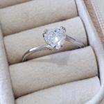 Anel Coração Central Zirconia Cristal 