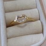 Anel Coração Pequeno Vazado com Aplique