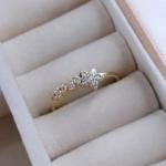 Anel Florzinha Fileira de Zirconia 