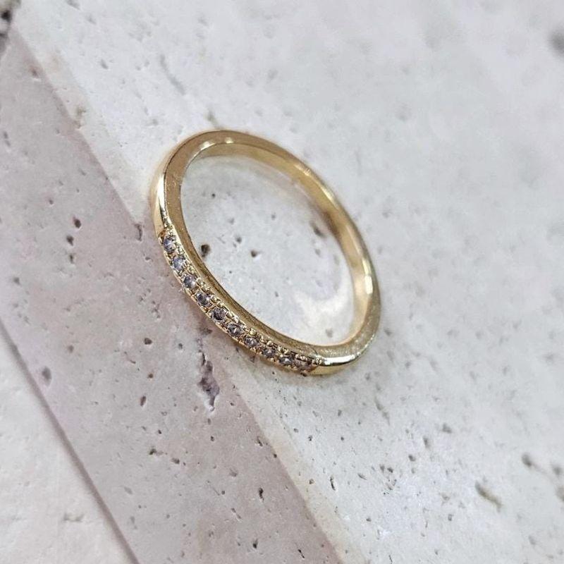 Anel Meia Aliança Cravejada de Zirconias