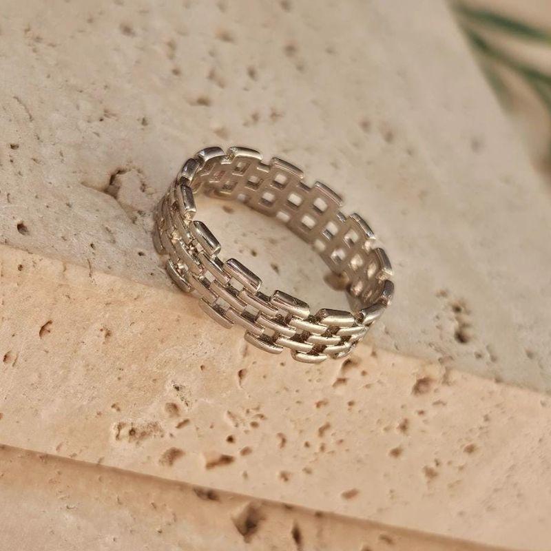 Anel Oito Entrelaçado R