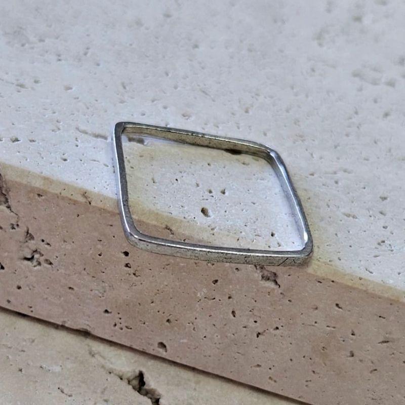 Anel Quadrado Fino R