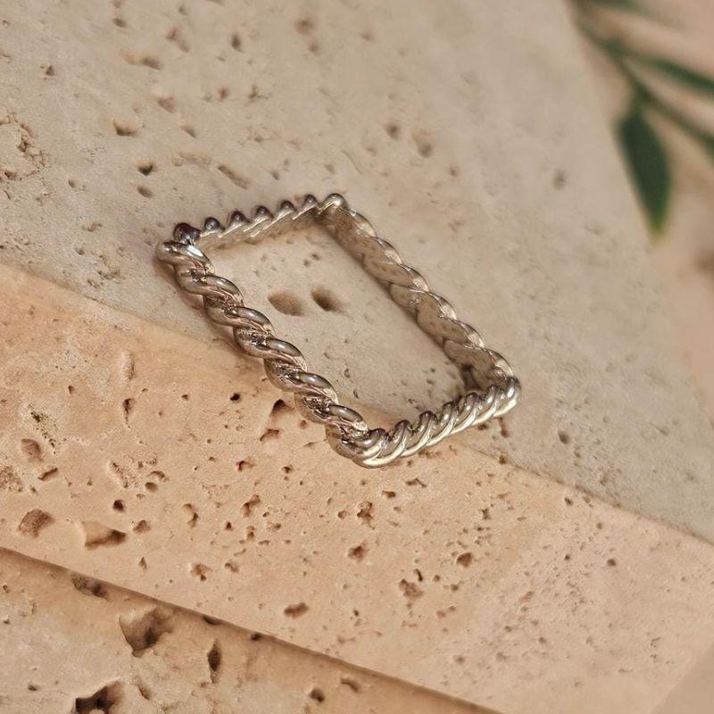 Anel Quadrado Torcido R