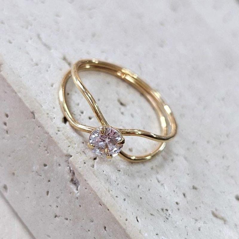 Anel Solitário Cruzado