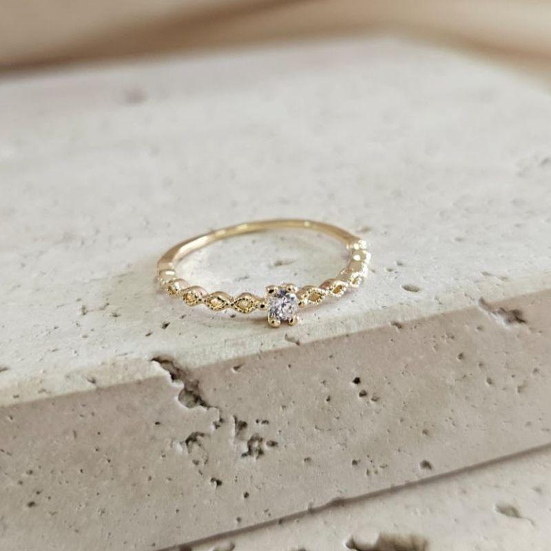 Anel Solitario Pedra Cental Texturizado