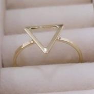 Anel Triangulo Vazada