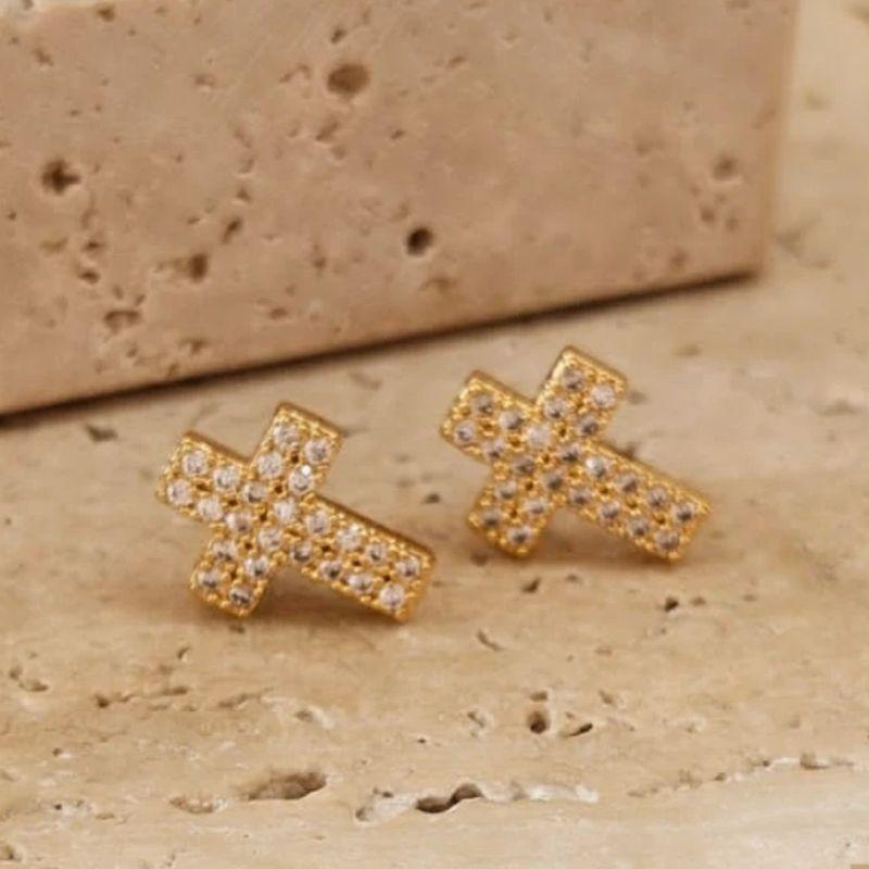 Brinco Crucufixo Cravejado Fixo