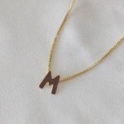 Gargantilha Letra M Mini