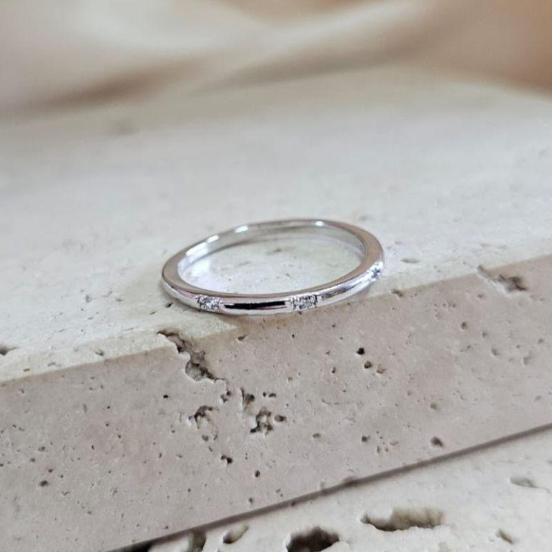 Anel Aliança Lisa com Pontos de Luz