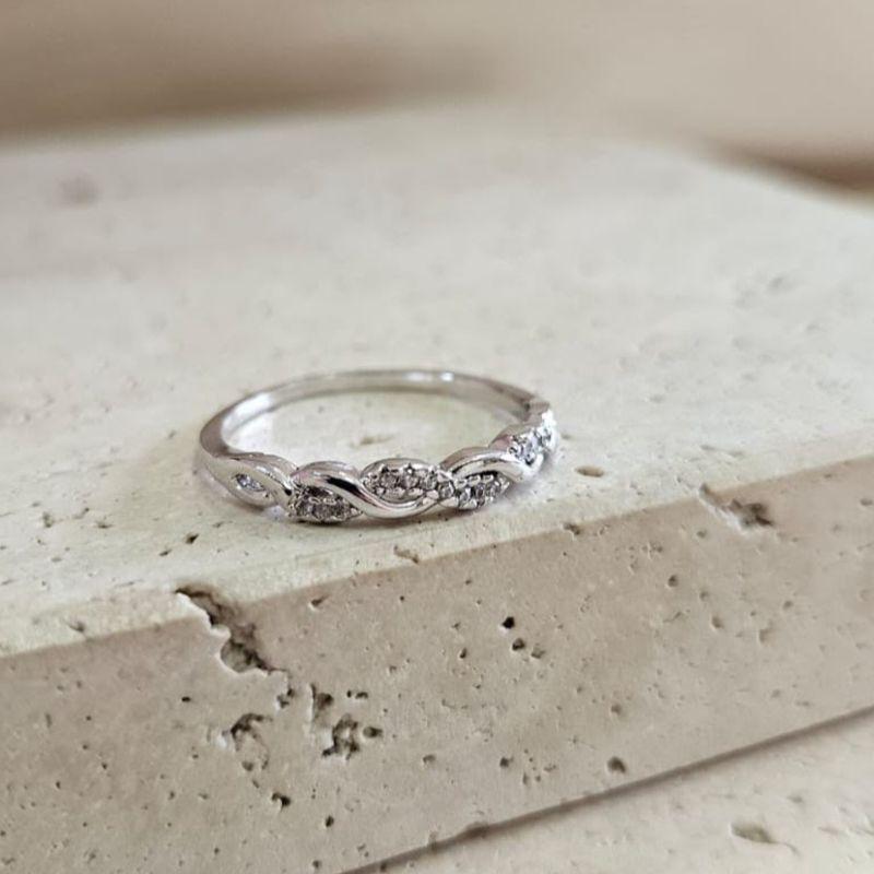 Anel Infinito Entrelaçado Liso e Cravejado