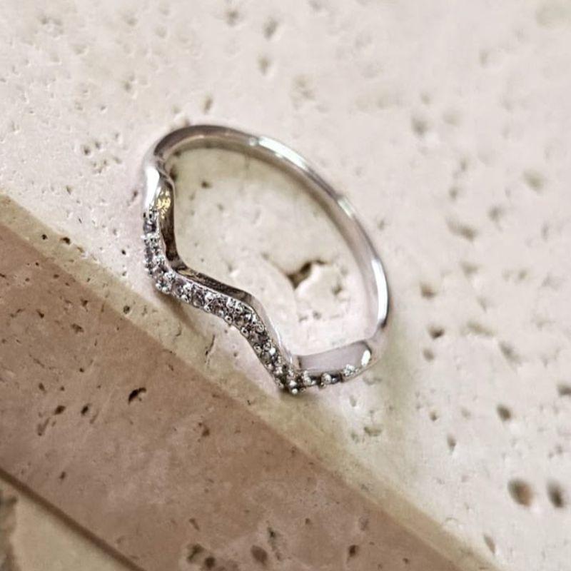 Anel Meia Aliança Zig Zag Cravejado