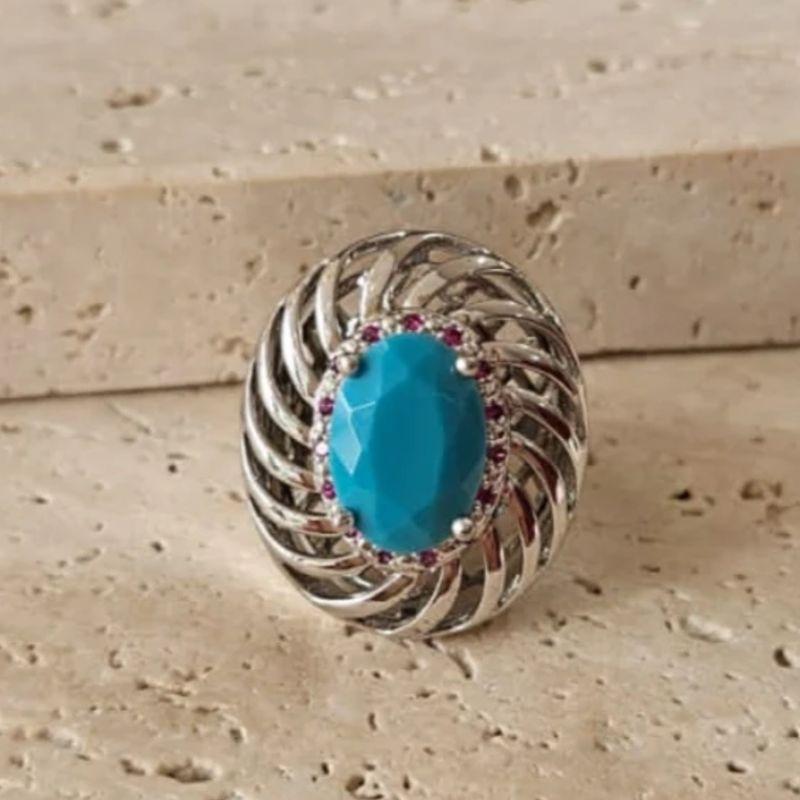Anel Oval Vazado Com Pedra Central Azul e Zirconia Rosa R