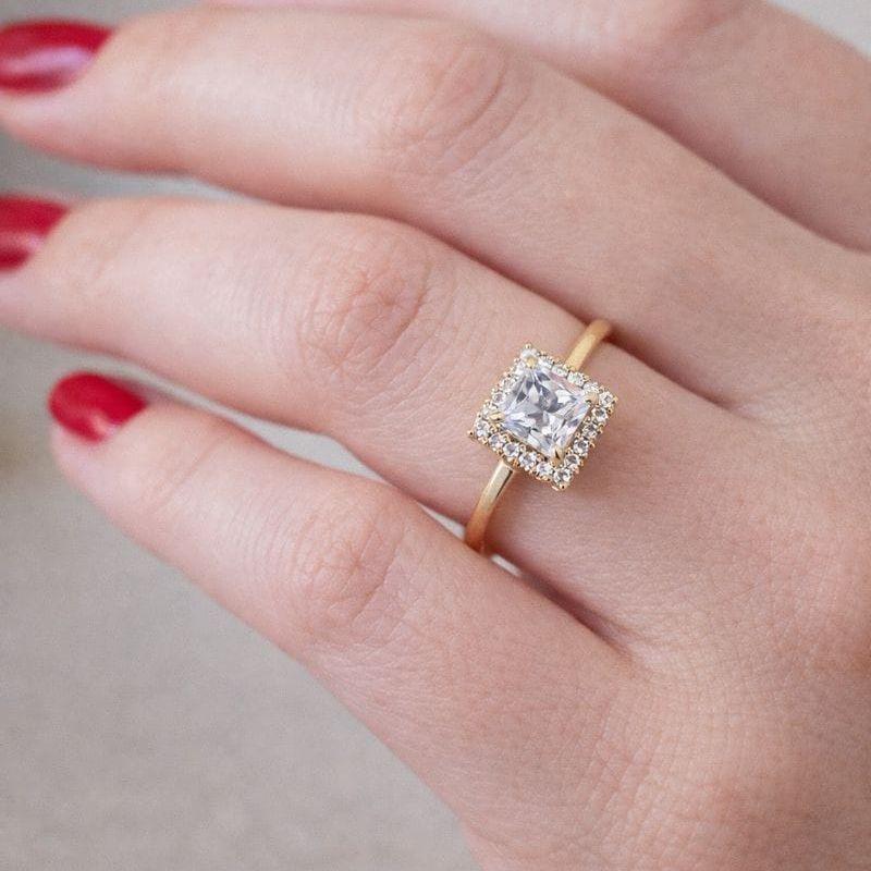 Anel Quadrado Grande com Zirconias em volta