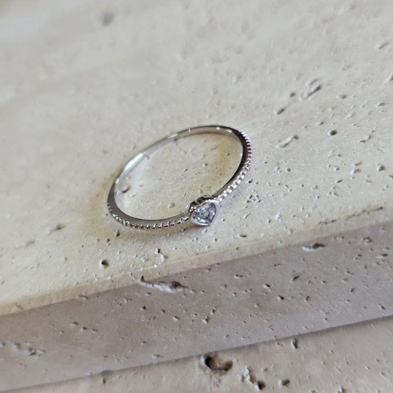 Anel Solitario Coração Zirconia Mini Aro Texturizado