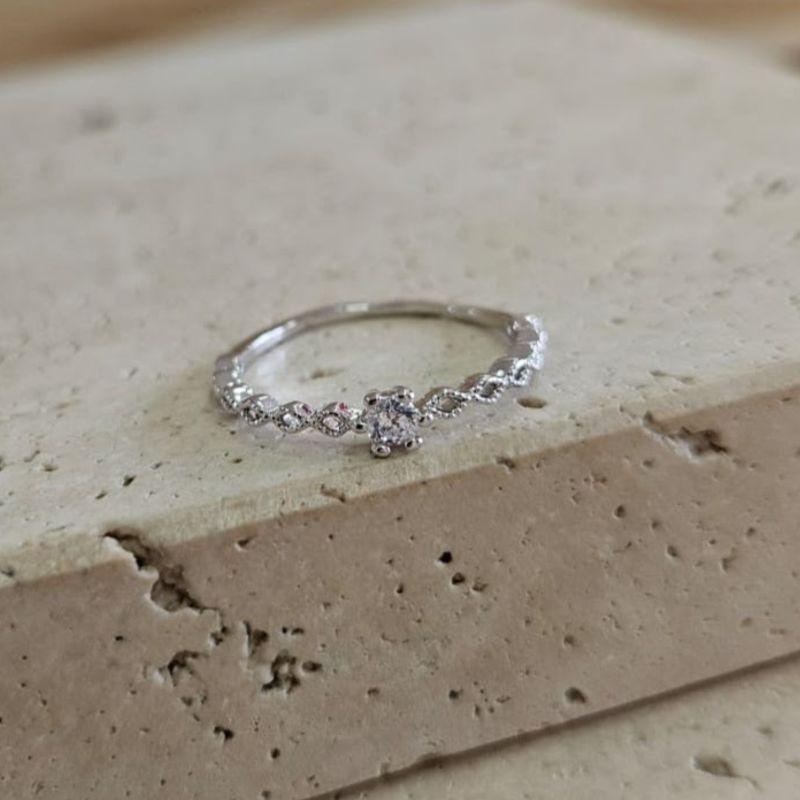 Anel Solitario Pedra Cental Texturizado