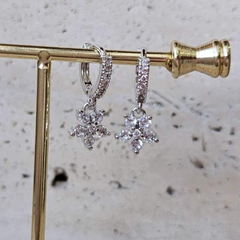 Brinco Argola Flor Baguete