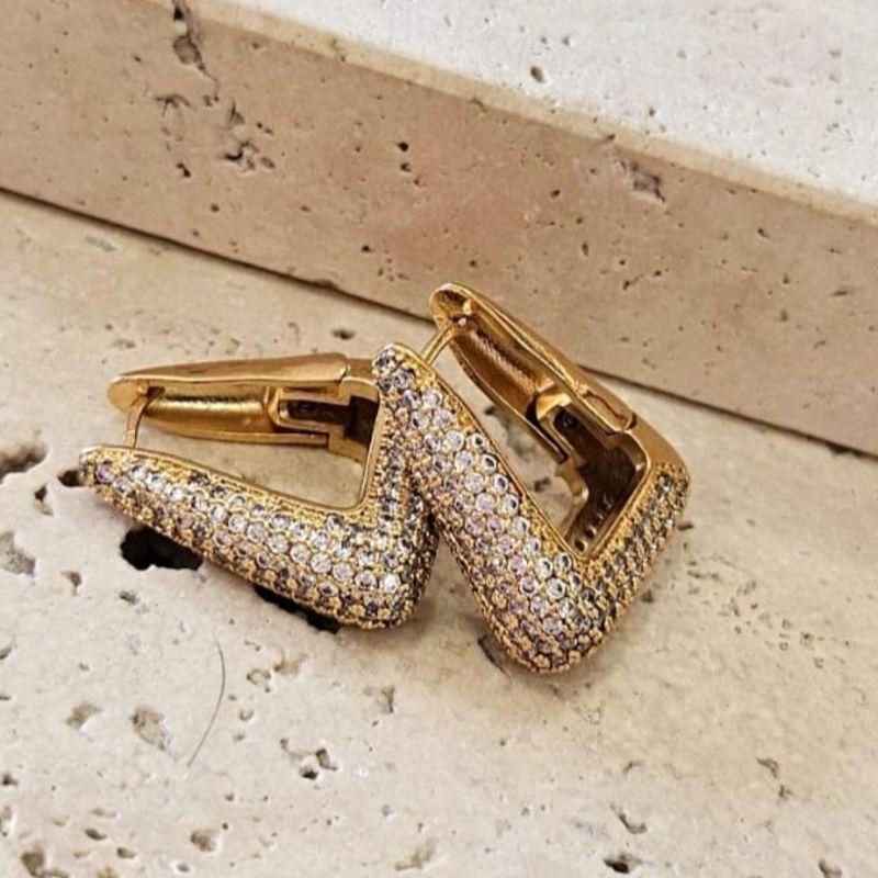 Brinco Argola Triangular Cravejada